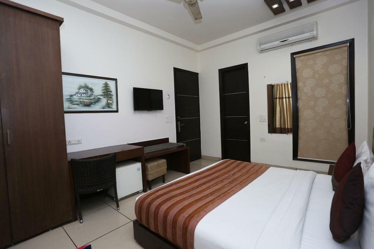 Capital O 1391 Hotel Pushpa Vilas Ghaziabad Exterior foto